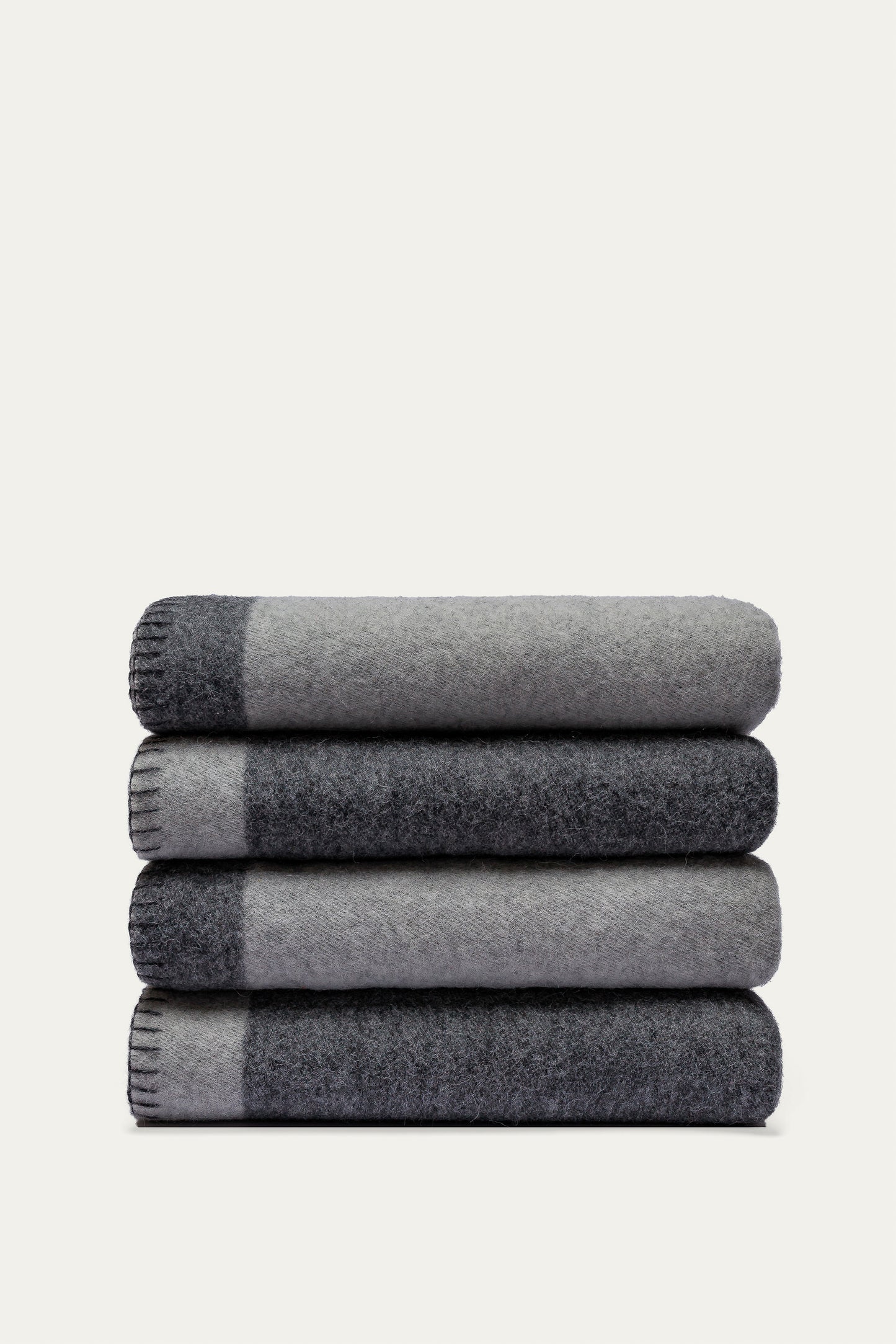 London Throw - Light Gray / Charcoal